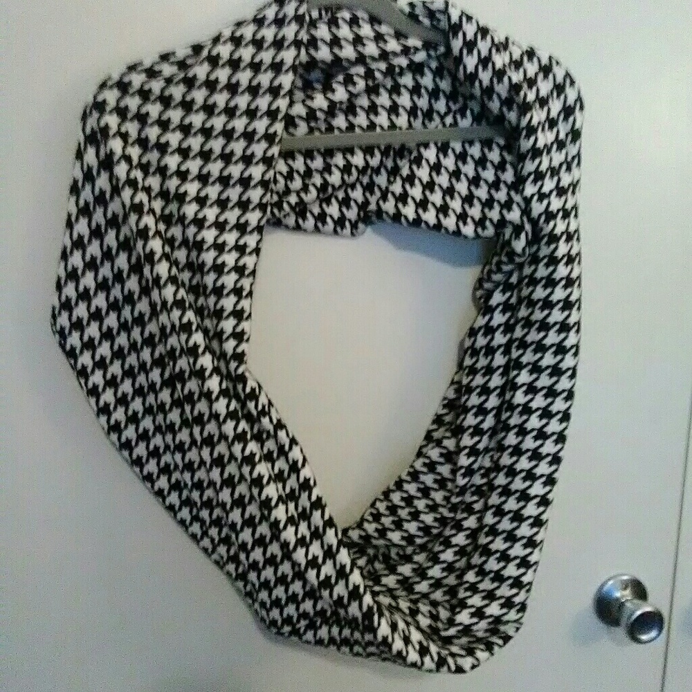 Black and White Infinity scarf